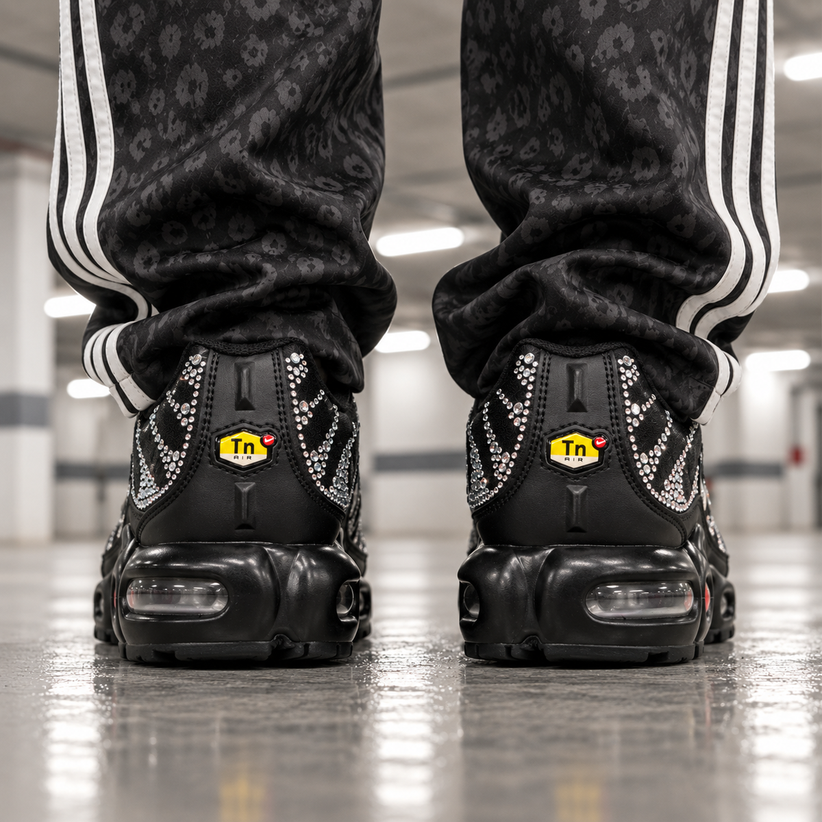 Nike tn negras con brillantes