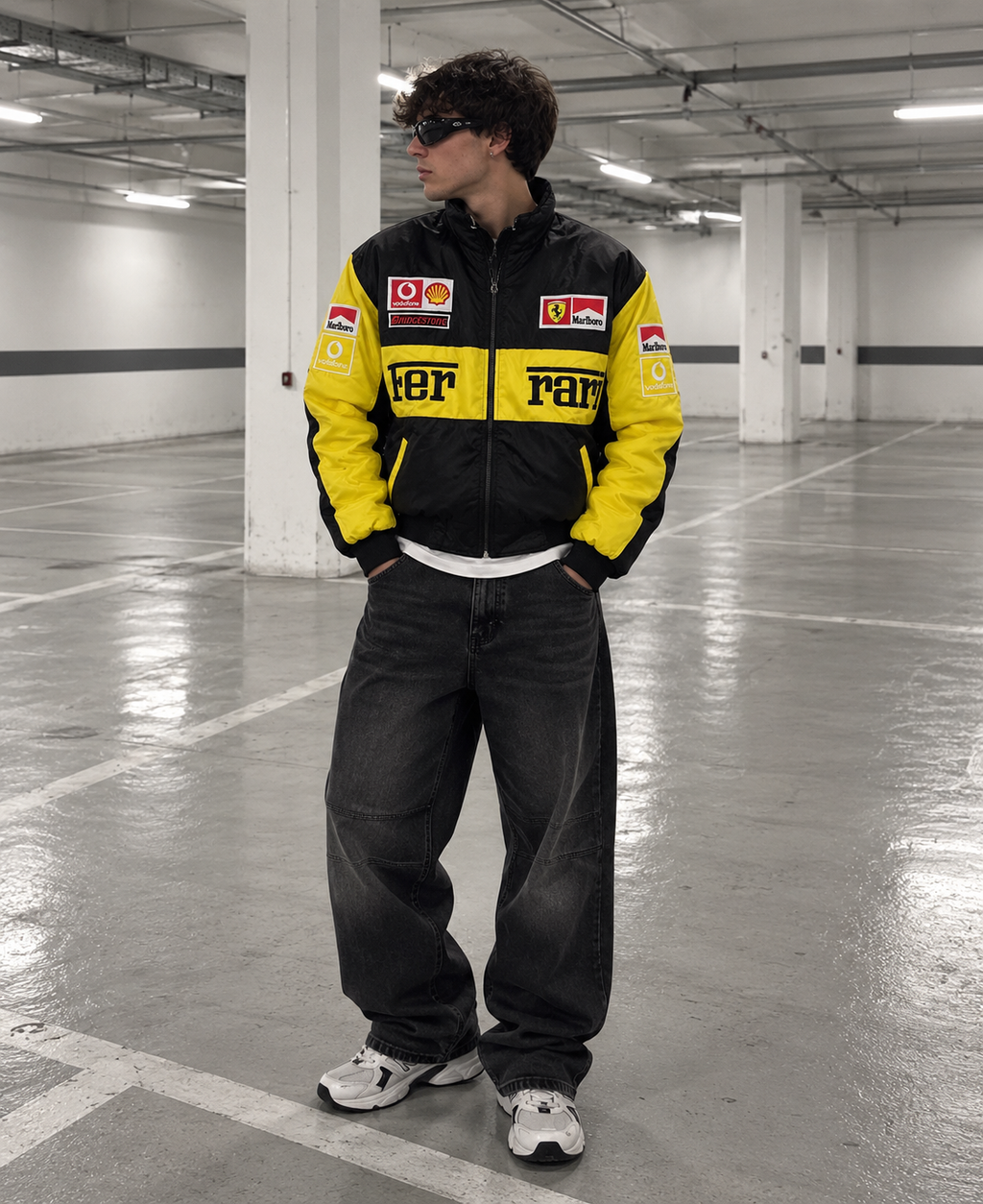 Chaqueta racing ferrari negra y amarilla